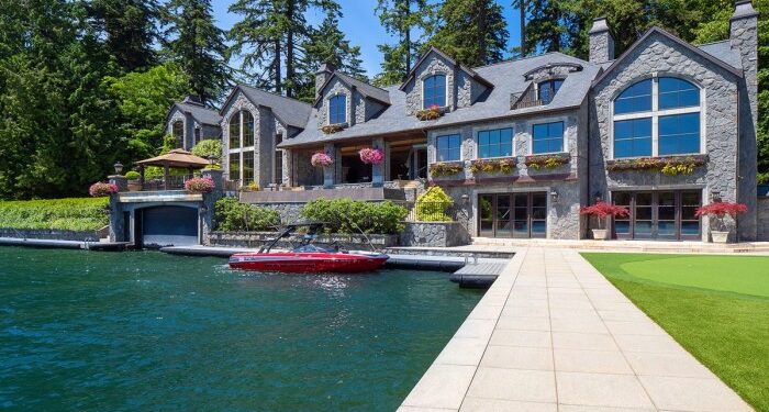 Lakefront Luxury House Looking For Lakefront Luxury? We Have You